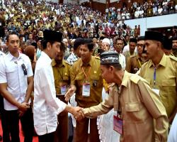 Presiden serahkan 320 sertifikat wakaf