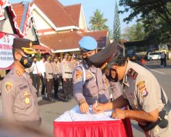Wakapolres Dan Kasi Humas Polres Seran