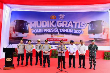 KAPOLRI LEPAS 434 BUS MUDIK GRATIS