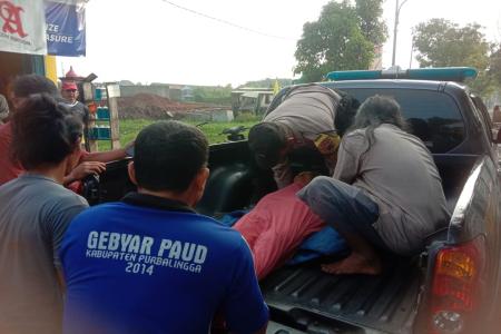 Polsek Purbalingga Evakuasi Lansia Ter