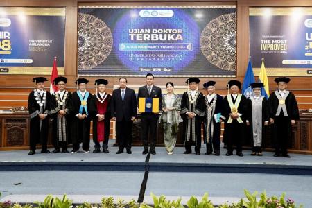 Laksanakan Ujian Doktor Terbuka Menter