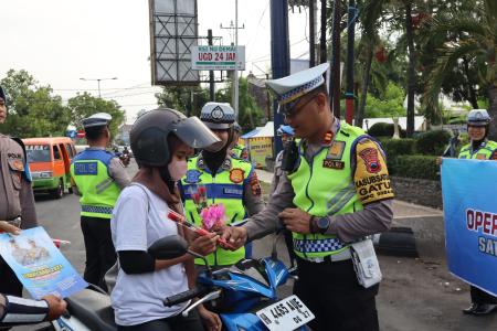 SATLANTAS POLRES DEMAK TINGKATKAN KESA