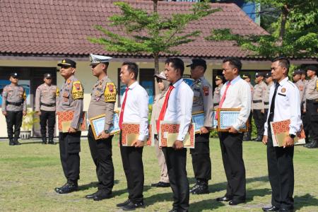 38 PERSONIL POLRES DEMAK TRIMA PENGHAR