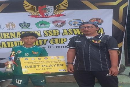 DZULFIKAR PEMAIN TERBAIK TURNAMEN 