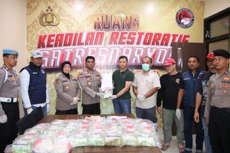 POLRES SUMENEP SERAHKAN 35 KG SABU