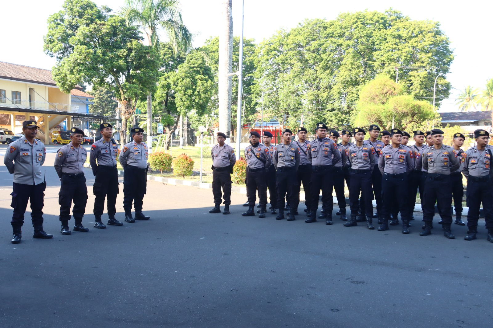 Polres Bondowoso Kerahkan 90 Personil untuk Back Up Polres Jember dalam Menghadapi Aksi Demo Mahasis