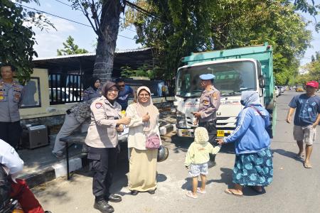 POLISI GELAR GERAKAN PANGAN MURAH 