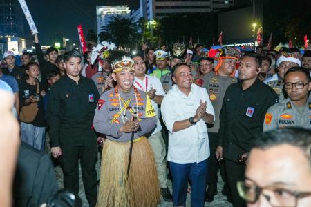 Kapolri dan Mensesneg Tinjau Panggung 