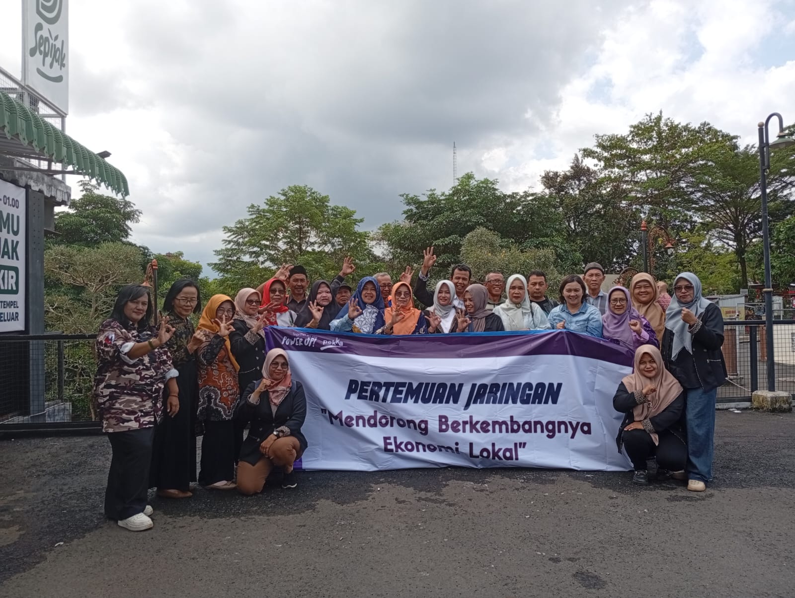 Yatimah Ketua PEKKA (Perempuan Kepala Keluarga) Sukses Adakan Pertemuan Jaringan