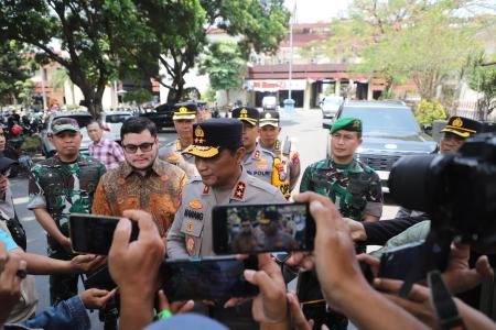 Kapolda Jatim Tinjau Titik Kerusakan di Kediri Raya Himbau Masyarakat 