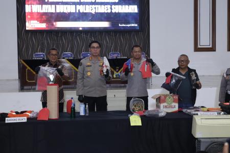 POLDA JATIM TETAPKAN 9 TERSANGKA P