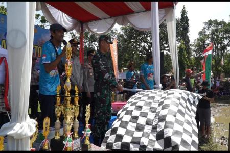 Balap Traktor Perdana di Gelar