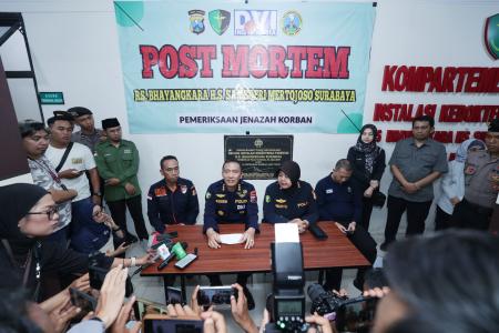 Tim DVI Polda Jatim Berhasil Identifikasi 3 Jenazah Korban Robohnya Ba