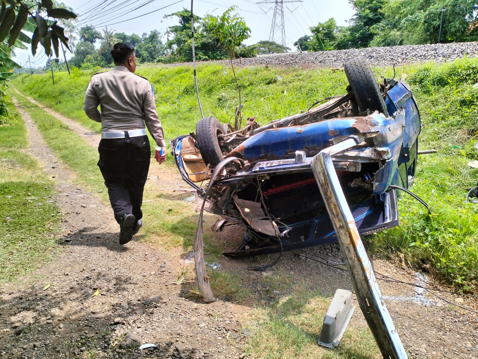 Unit Laka Polres Pasuruan Bergerak Cepat Tangani Tabrakan Mobil–Kereta di Beji, Empat Meninggal Duni