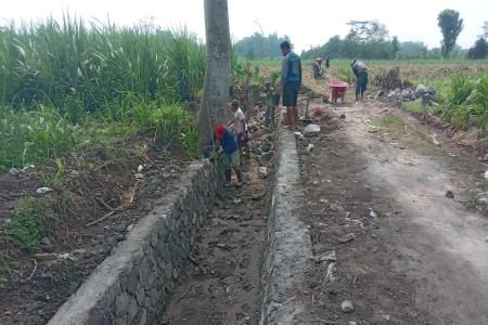 PUPR Kota Kediri Benahi Saluran Irigas