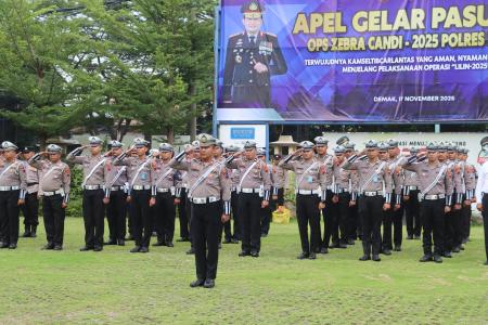 KAPOLRES DEMAK PIMPIN APEL GELAR P